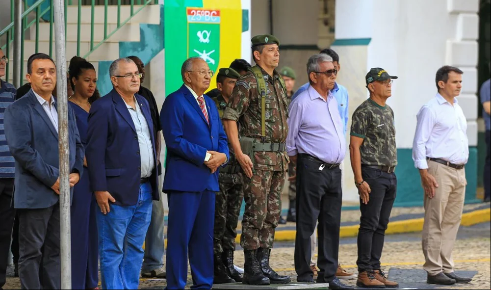 Autoridades presentes na solenidade