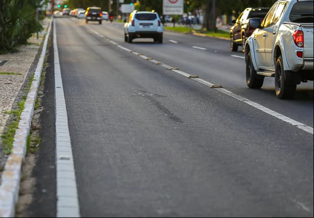 Faixa exclusiva de ônibus na avenida João XXIII em Teresina é liberada