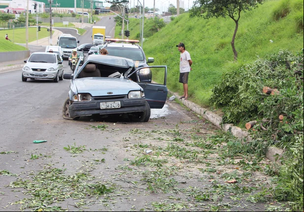 Acidente em frente ao Terminal de Integração do Bela Vista