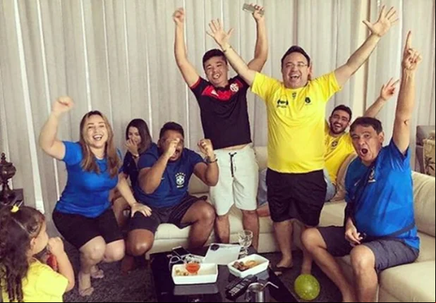 Políticos comemoram vitória do Brasil contra a Costa Rica