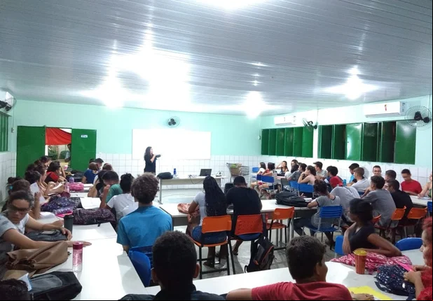 Escolas revisam conteúdo na reta final do Enem