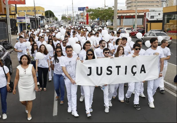 Amigos de Rayron Holanda realizam caminhada em Teresina 
