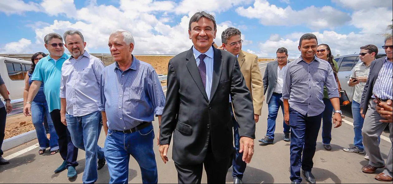 Wellington Dias em caminhada no Rodoanel de Teresina