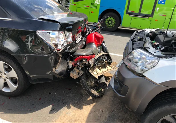 Acidente na Avenida Frei Serafim deixa homem ferido