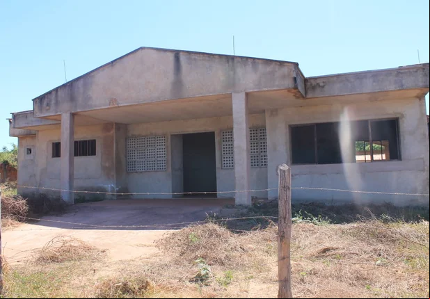 Moradores de Inhuma denunciam que obras estão paradas na cidade