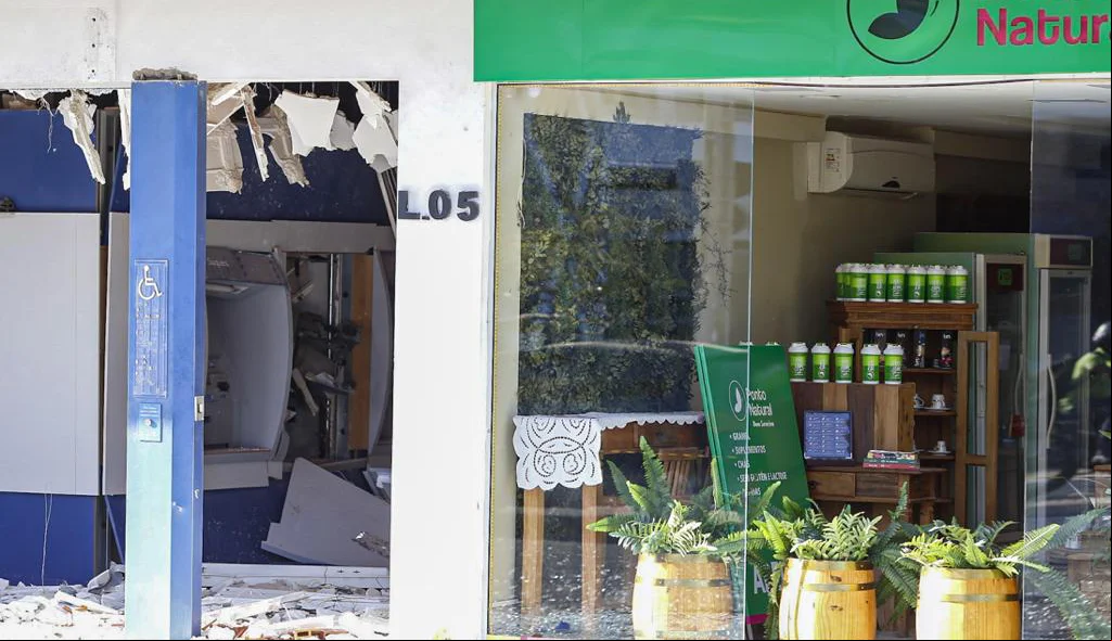 Explosão danificou lojas vizinhas