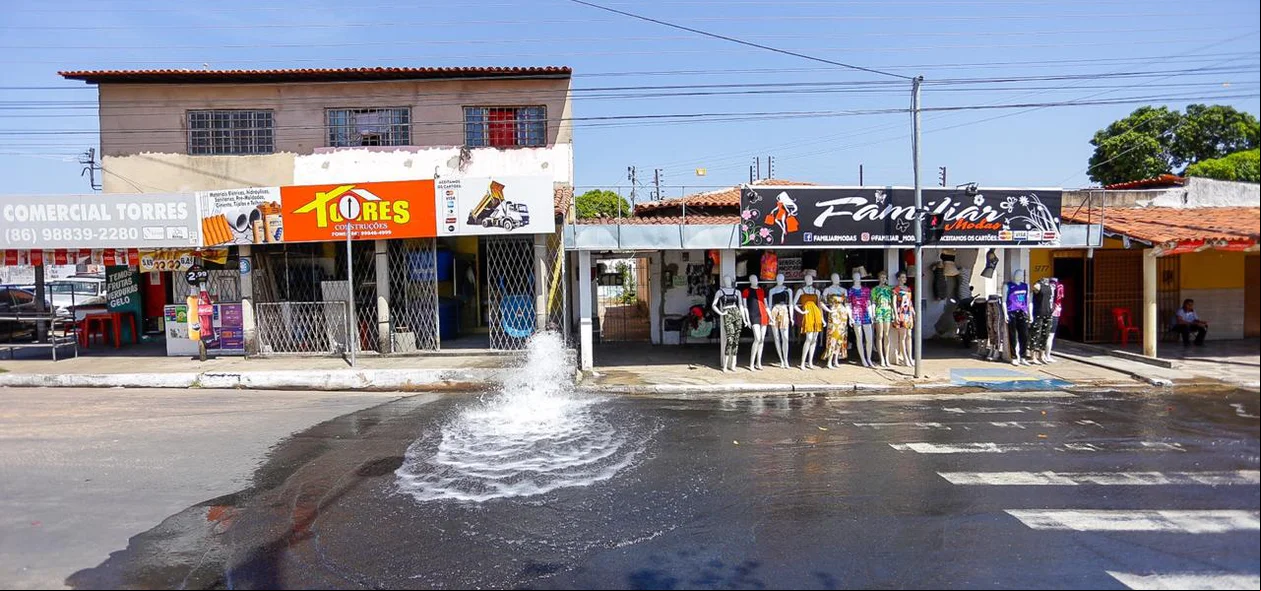 Vazamento na Avenida Duque de Caxias