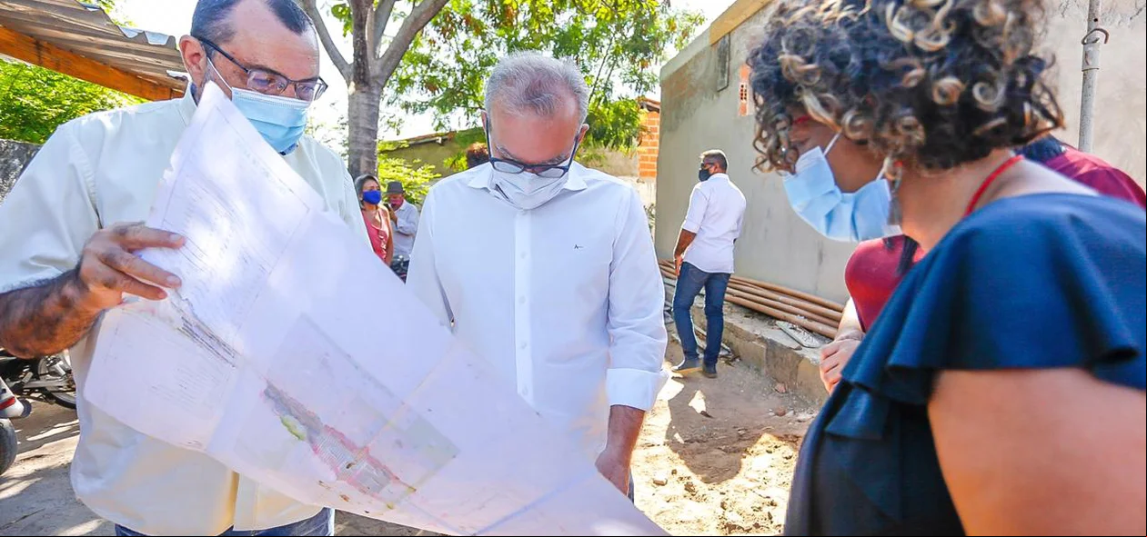 Prefeito Firmino Filho visita Unidade Amor de Tia