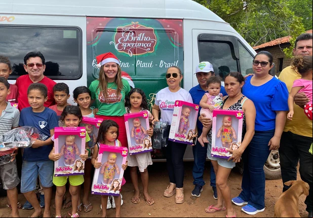 Prefeitura de Esperantina realiza entrega de presentes de Natal